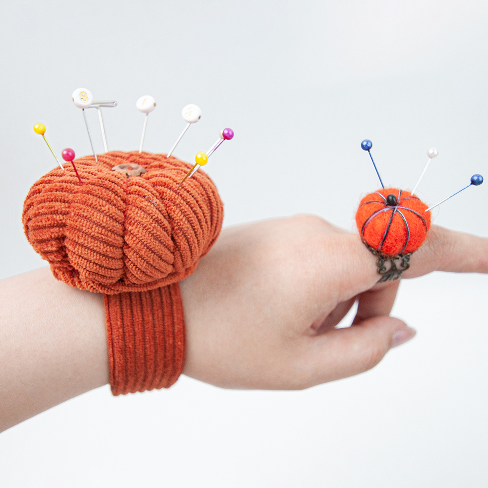 Pumpkins Wrist Pin Cushion Set - Sewing Pin Cushion recension och pris